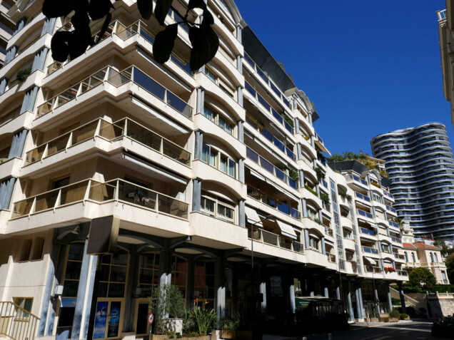 LA ROUSSE - ROC AZUR - SPACIEUX BUREAUX