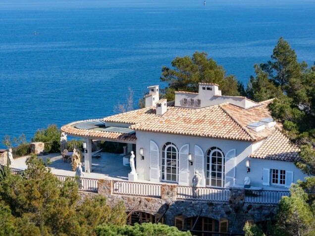 SAINT-TROPEZ - LES PARCS - VILLA PIED DANS L'EAU