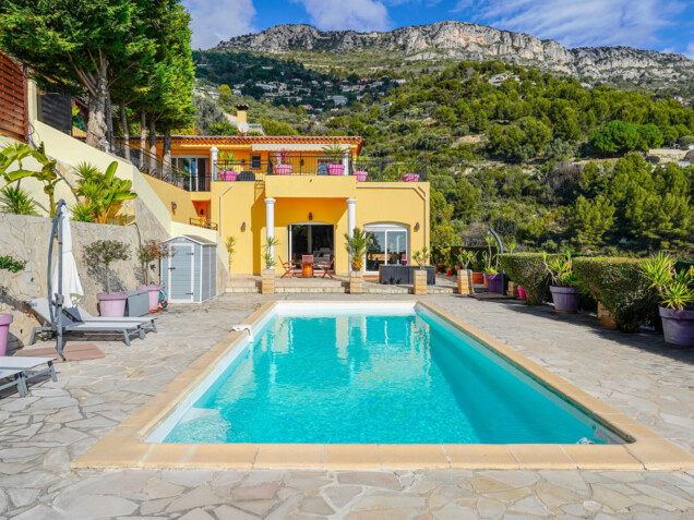 SAINT-LAURENT-D'ÈZE - VILLA - PISCINE