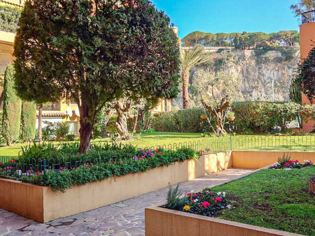 FONTVIEILLE - BUREAU EN OPEN SPACE