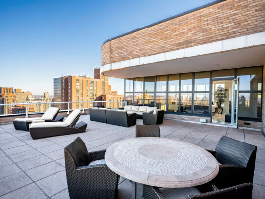 NEW YORK UPPER EAST SIDE - APPARTEMENT LUXUEUX - VUE IMPRENABLE