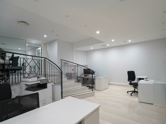 PATIO PALACE — КОММЕРЧЕСКОЕ ПОМЕЩЕНИЕ С ОКНОМ