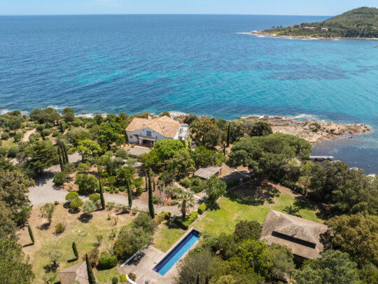 CORSE - VILLA PIEDS DANS L'EAU - CÔTE DES NACRES