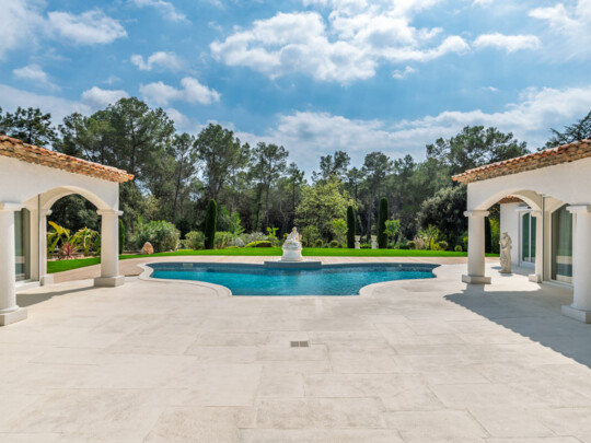 PARC DE MOUGINS - VILLA CONTEMPORAINE RÉNOVÉE