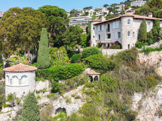 VILLEFRANCHE-SUR-MER - BASTIDE EN PIERRE