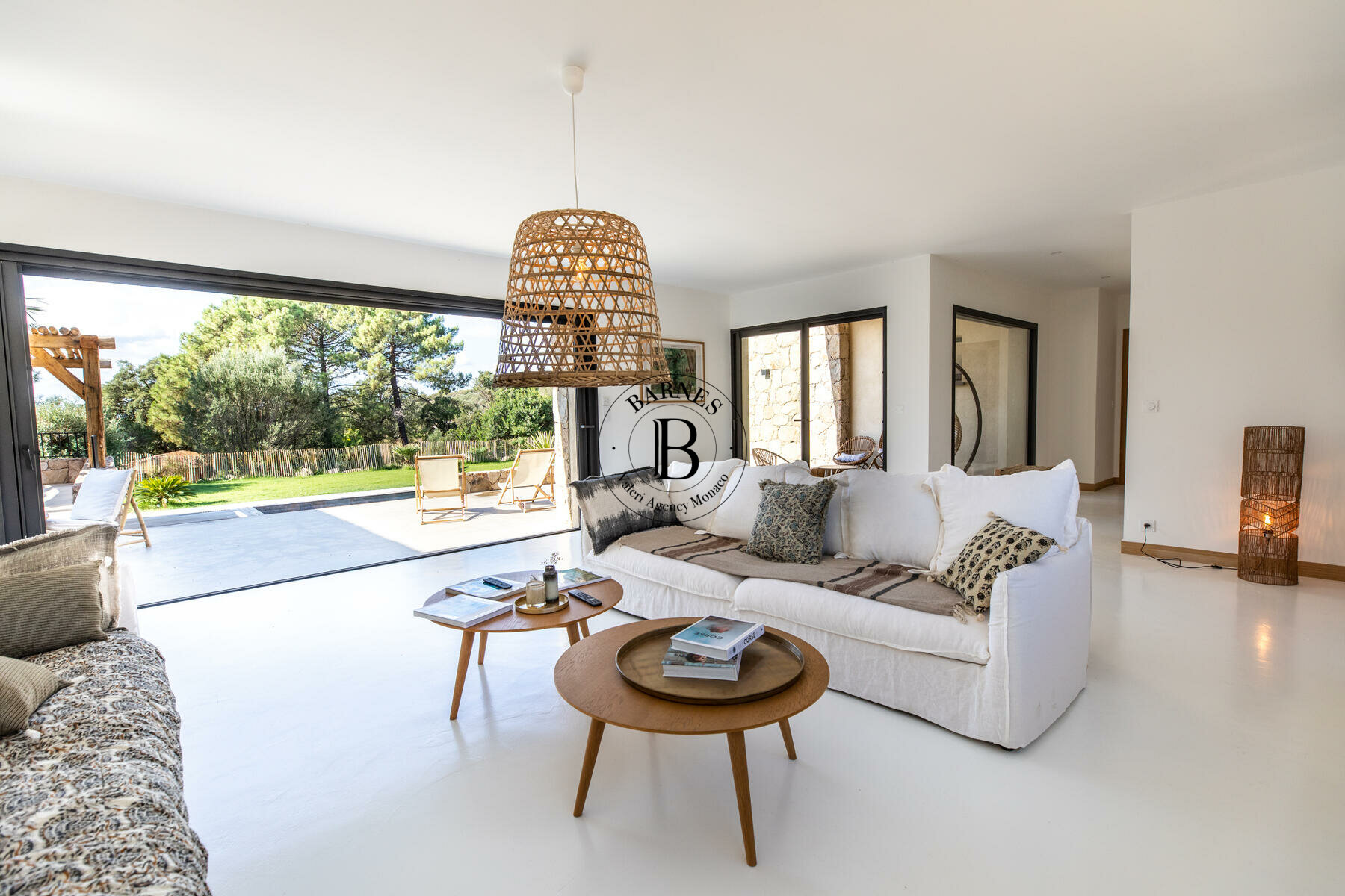 CORSE - VILLA AVEC PISCINE ET JARDIN - SAINT CYPRIEN - 3/8