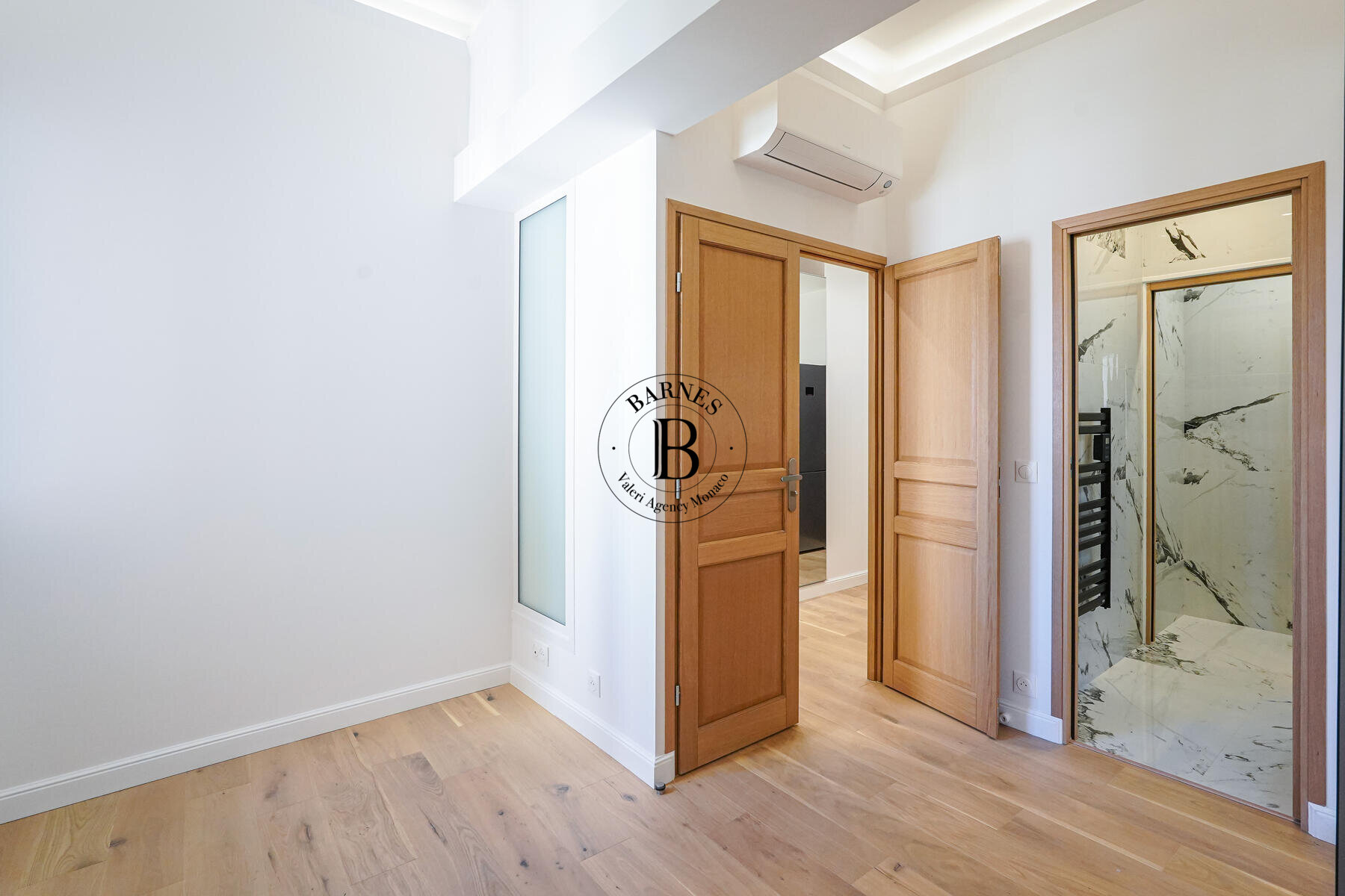 BOULEVARD DES MOULINS - 2 PIÈCES RÉNOVÉ - LUMINEUX - 4/12