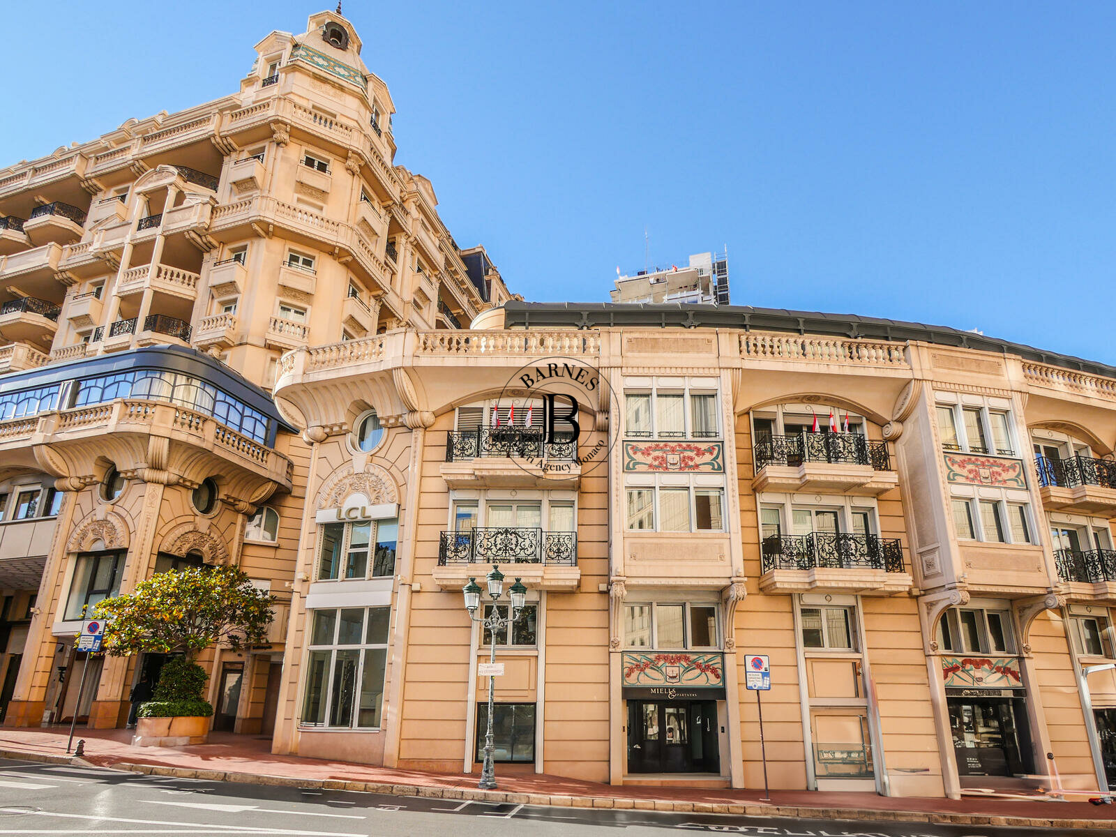 CARRÉ D'OR - METROPOLE - BUREAUX DE STANDING - 2/3