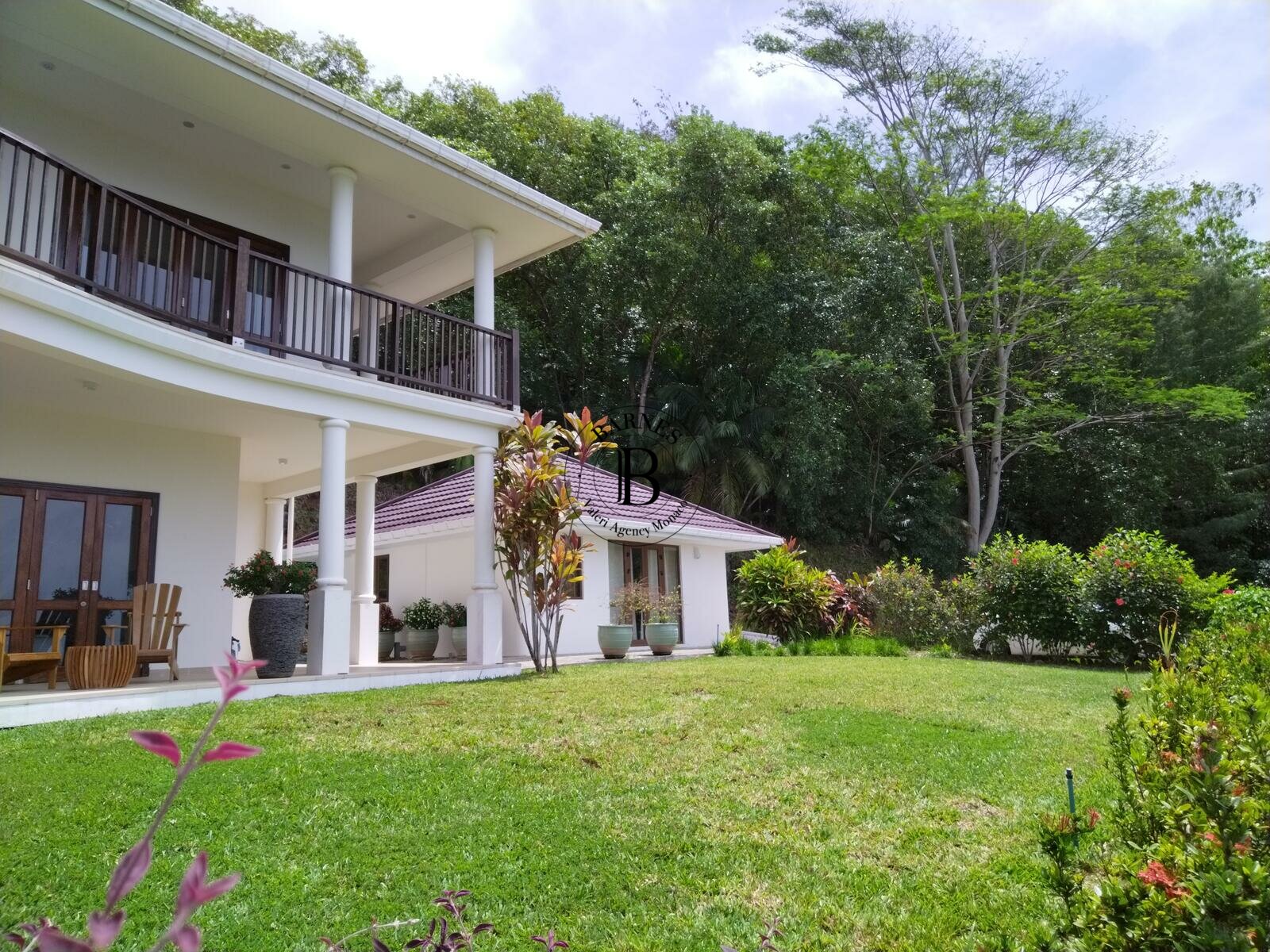 SEYCHELLES - LUXURY SEA FRONT VILLA - 2/14