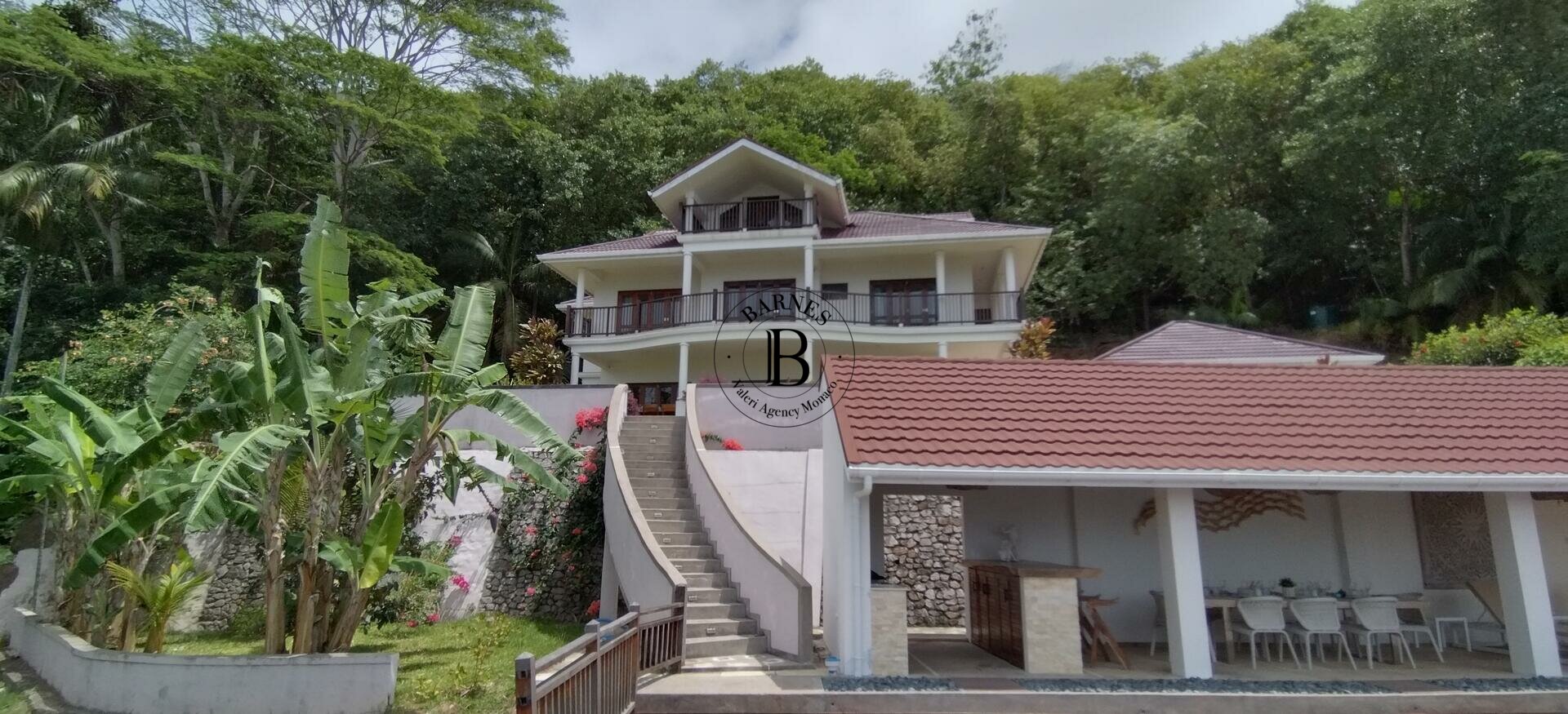 SEYCHELLES - LUXURY SEA FRONT VILLA - 3/14