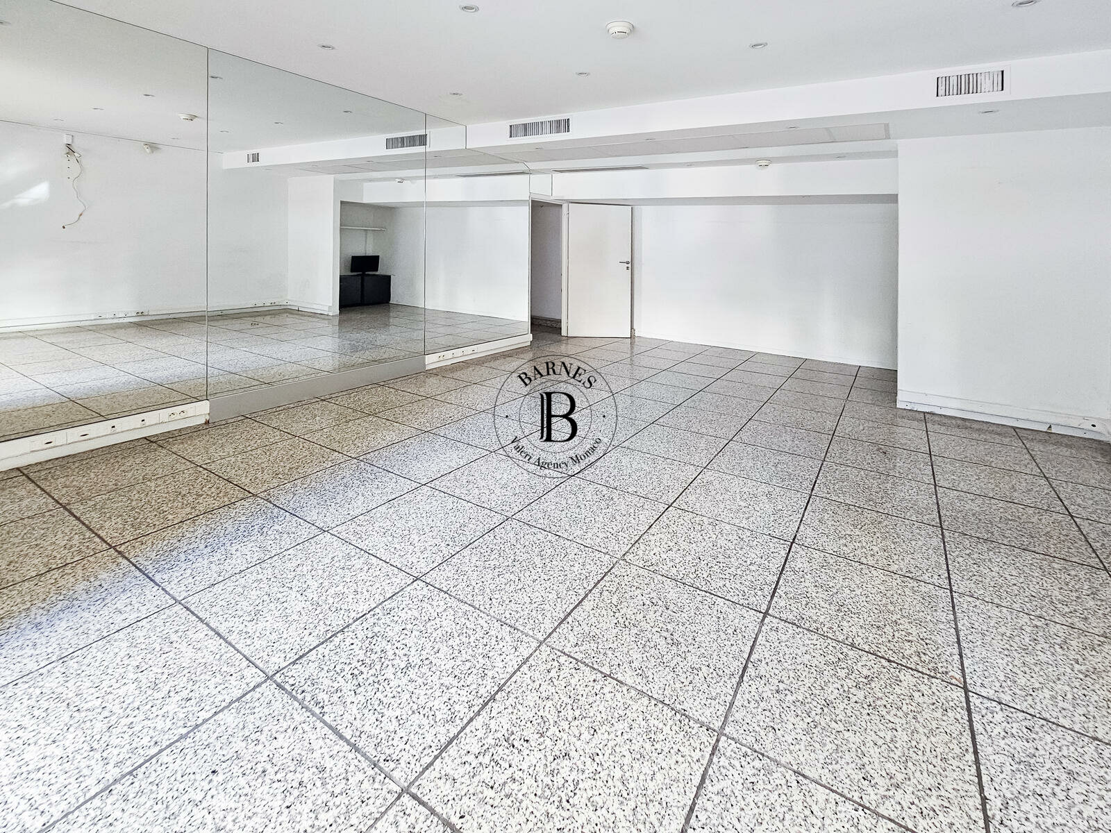 CARRÉ D'OR - UFFICI CON FINESTRA - 4/6