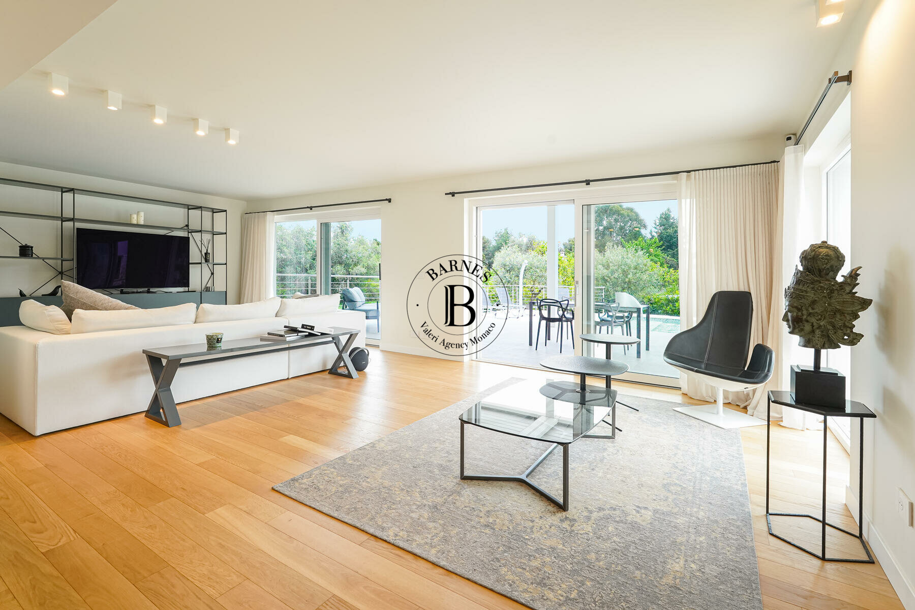 VILLEFRANCHE SUR MER - VILLA RÉNOVÉE AVEC PISCINE - 2/19